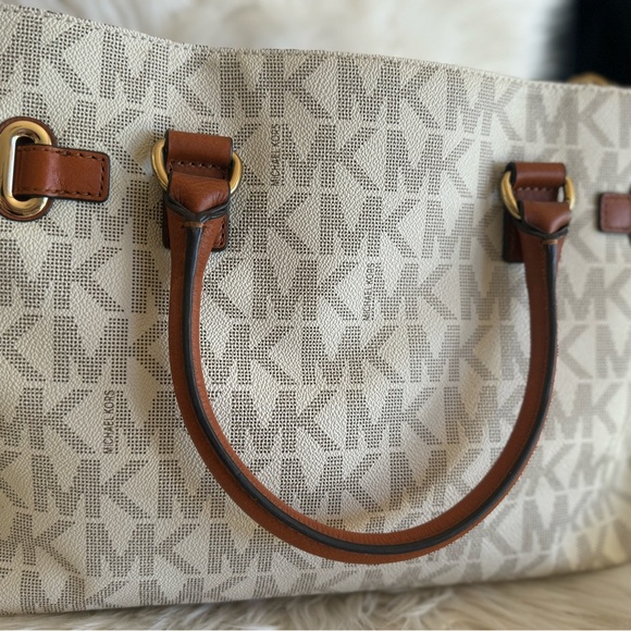 New Michael Kors Large Hamilton Vanilla Purse - Picture 8 of 15